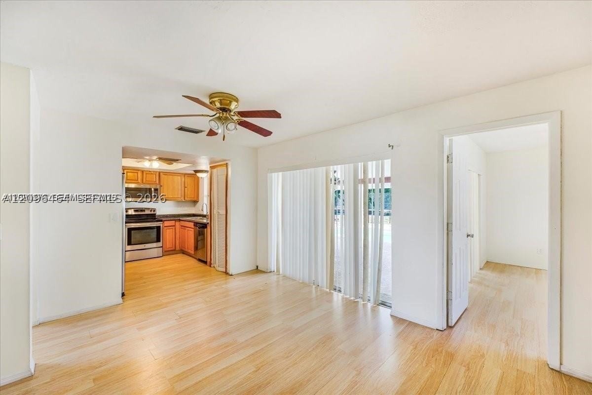 915 Se 20th St - Photo 6 of 17
