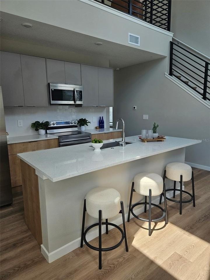 544 N Bumby Ave #5 - Photo 7 of 32