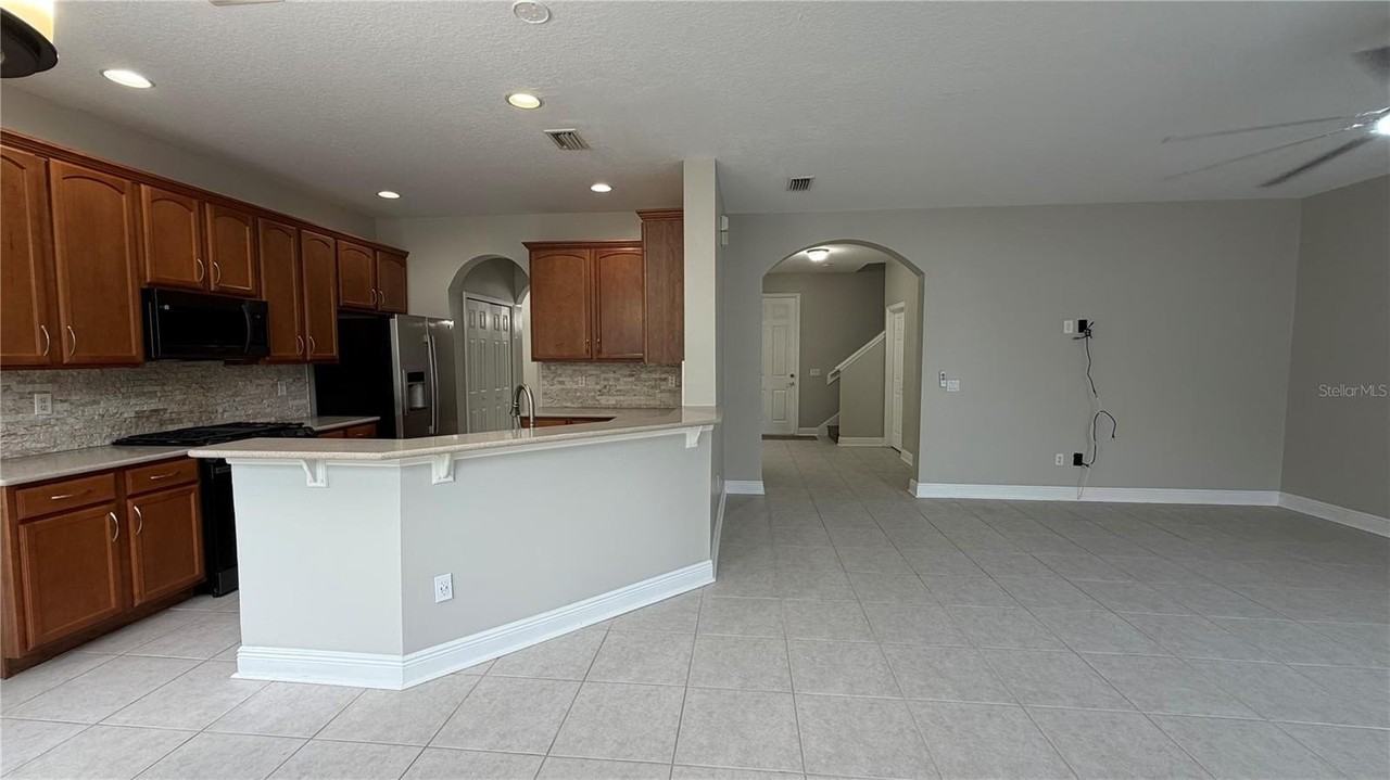 6466 Old Carriage Rd - Photo 7 of 28