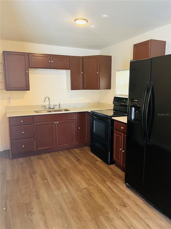 905 E Crawford St - Photo 2 of 9