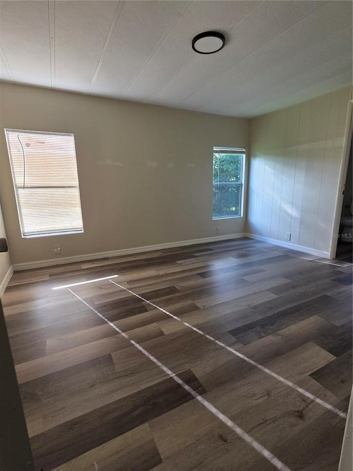 15119 17th St - Photo 6 of 19