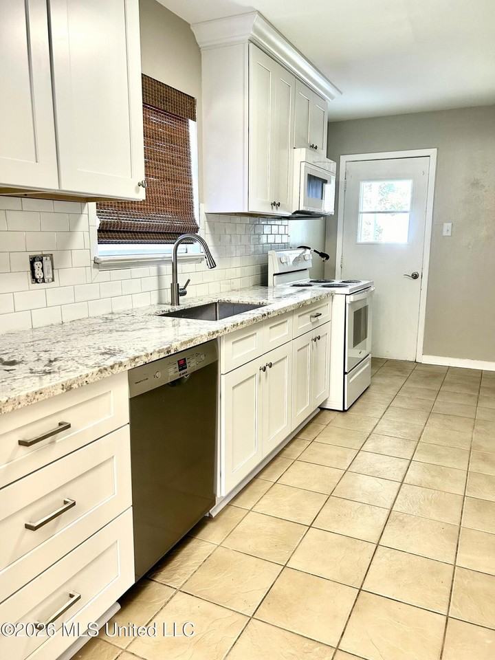 211 Woodland Cir - Photo 4 of 22