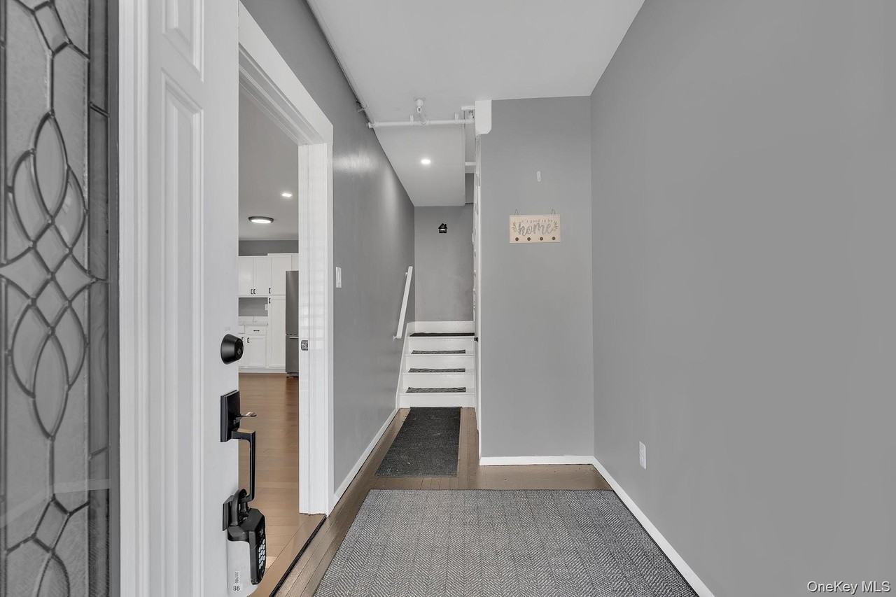 33 Seward Ave - Photo 7 of 34