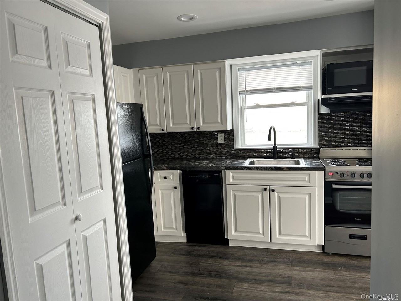 236 Main St Ste A - Photo 2 of 13