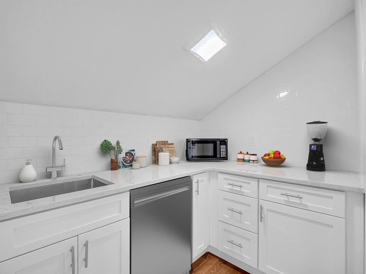 107 Great Rd #B - Photo 3 of 17