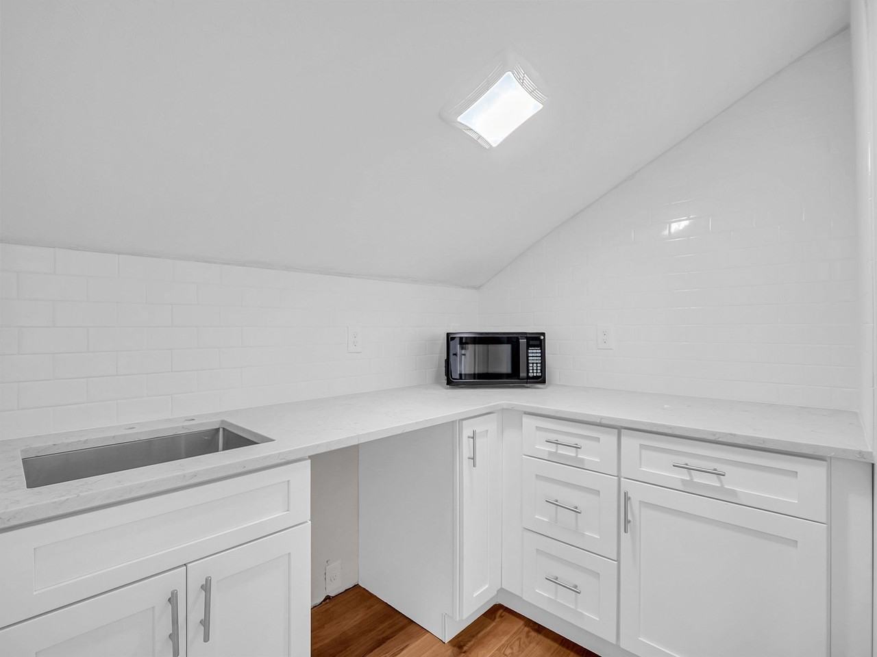 107 Great Rd #B - Photo 4 of 17