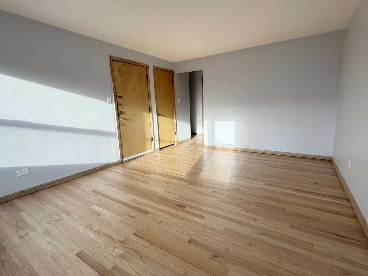 4385 N Oak Park Ave #1B - Photo 3 of 9