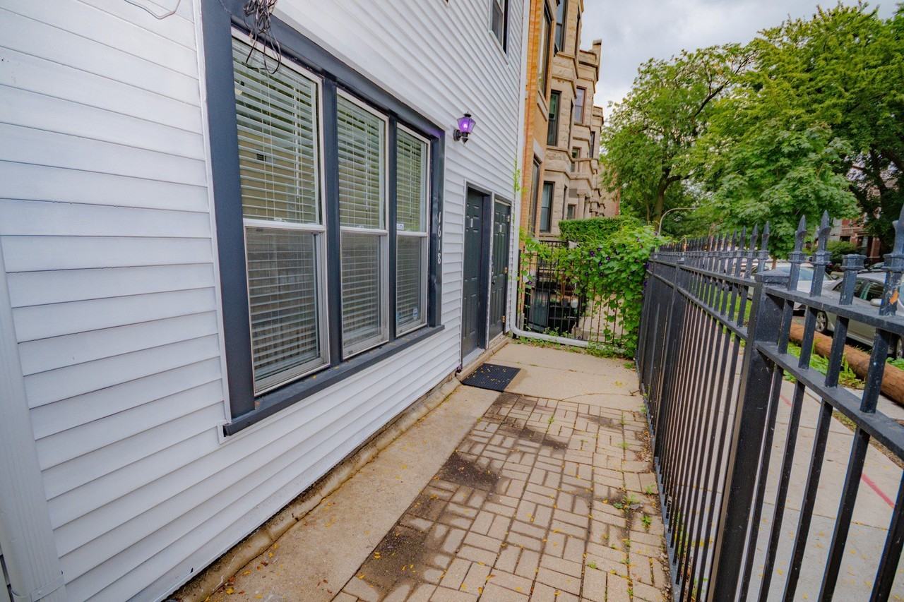 1618 N Rockwell St #1 - Photo 2 of 25