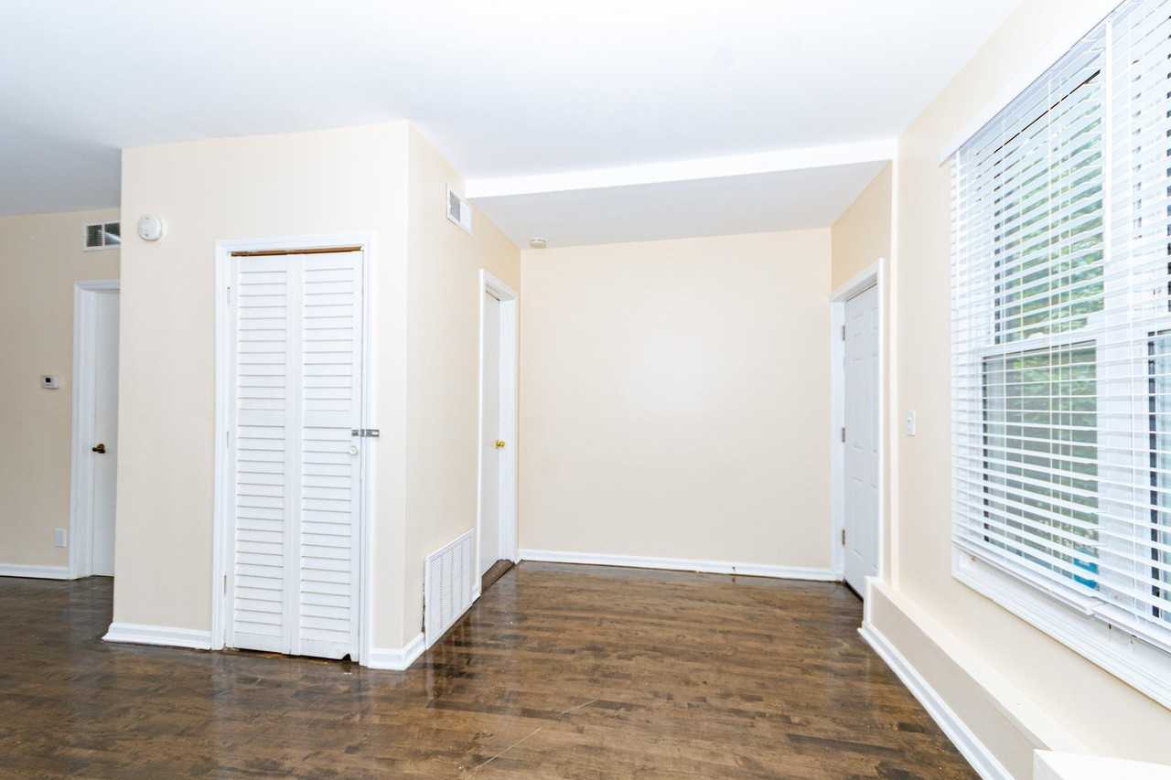 1618 N Rockwell St #1 - Photo 4 of 25