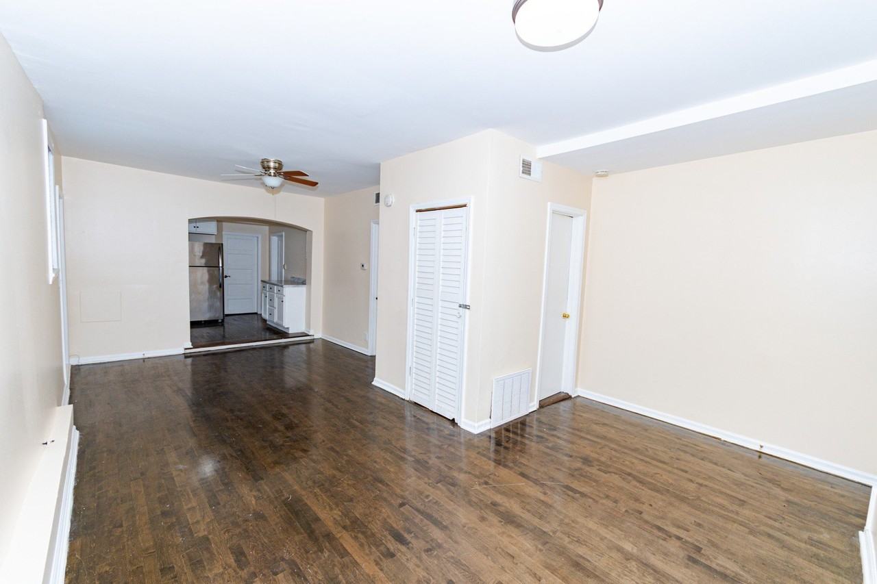 1618 N Rockwell St #1 - Photo 5 of 25