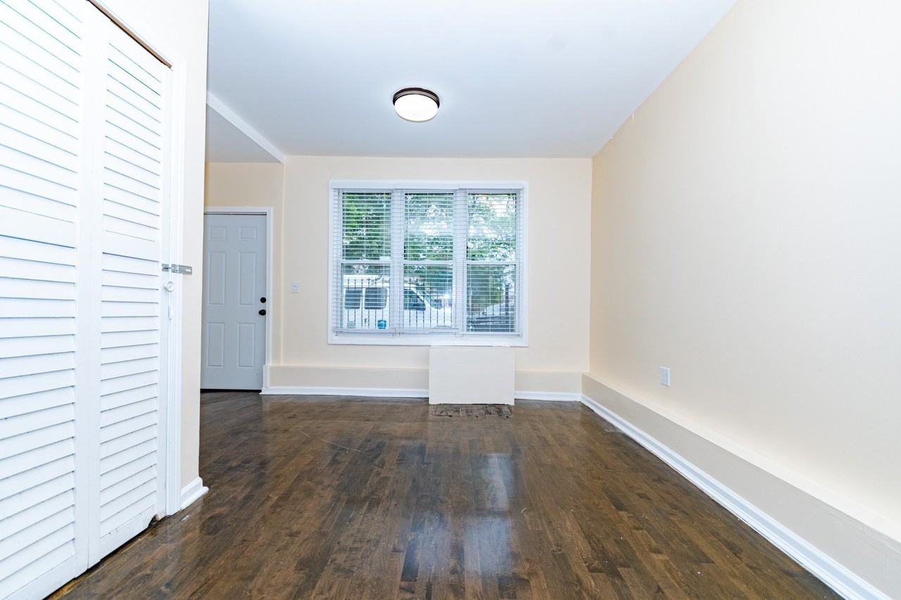 1618 N Rockwell St #1 - Photo 6 of 25