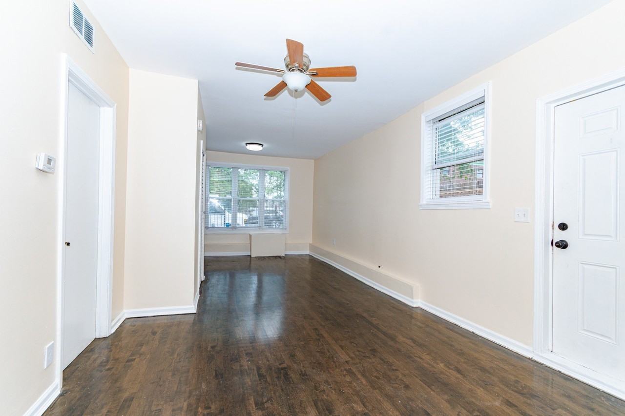 1618 N Rockwell St #1 - Photo 7 of 25