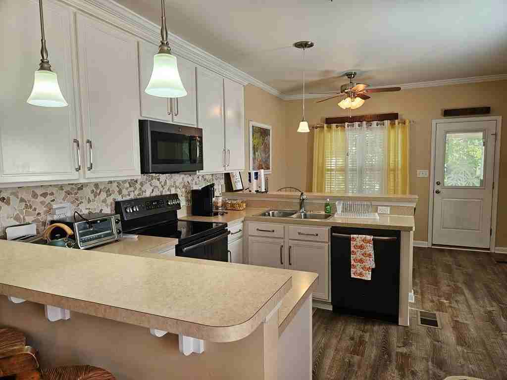 30 Bancroft Ave - Photo 6 of 13