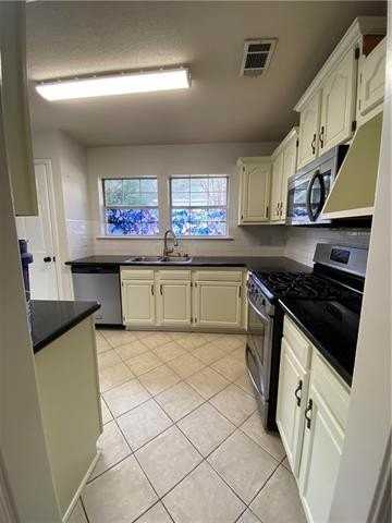 200 Beech St - Photo 3 of 18