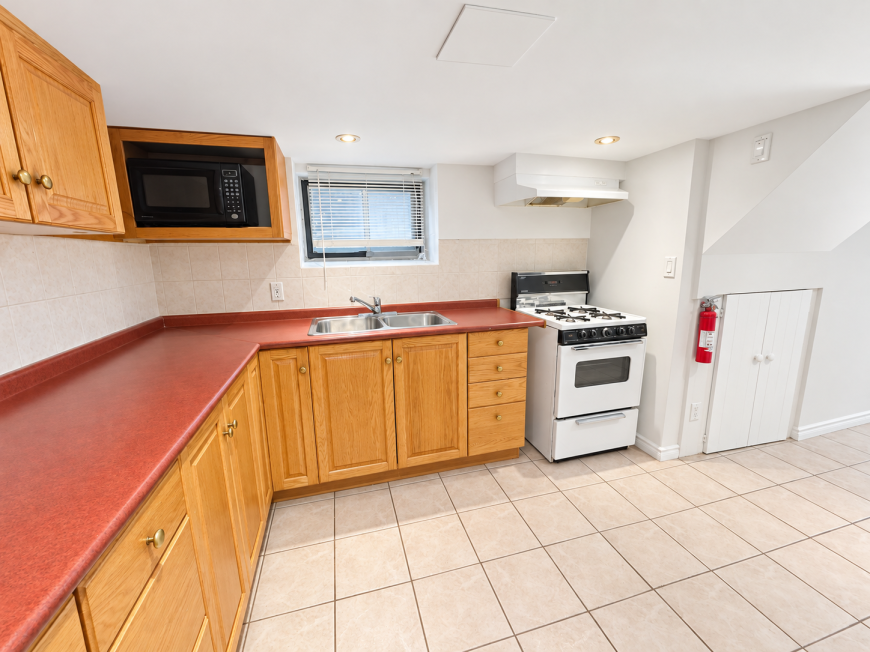 272 Stinson Cres - Photo 2 of 10