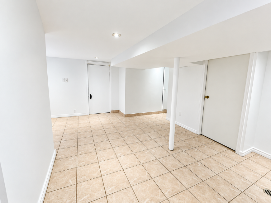 272 Stinson Cres - Photo 5 of 10