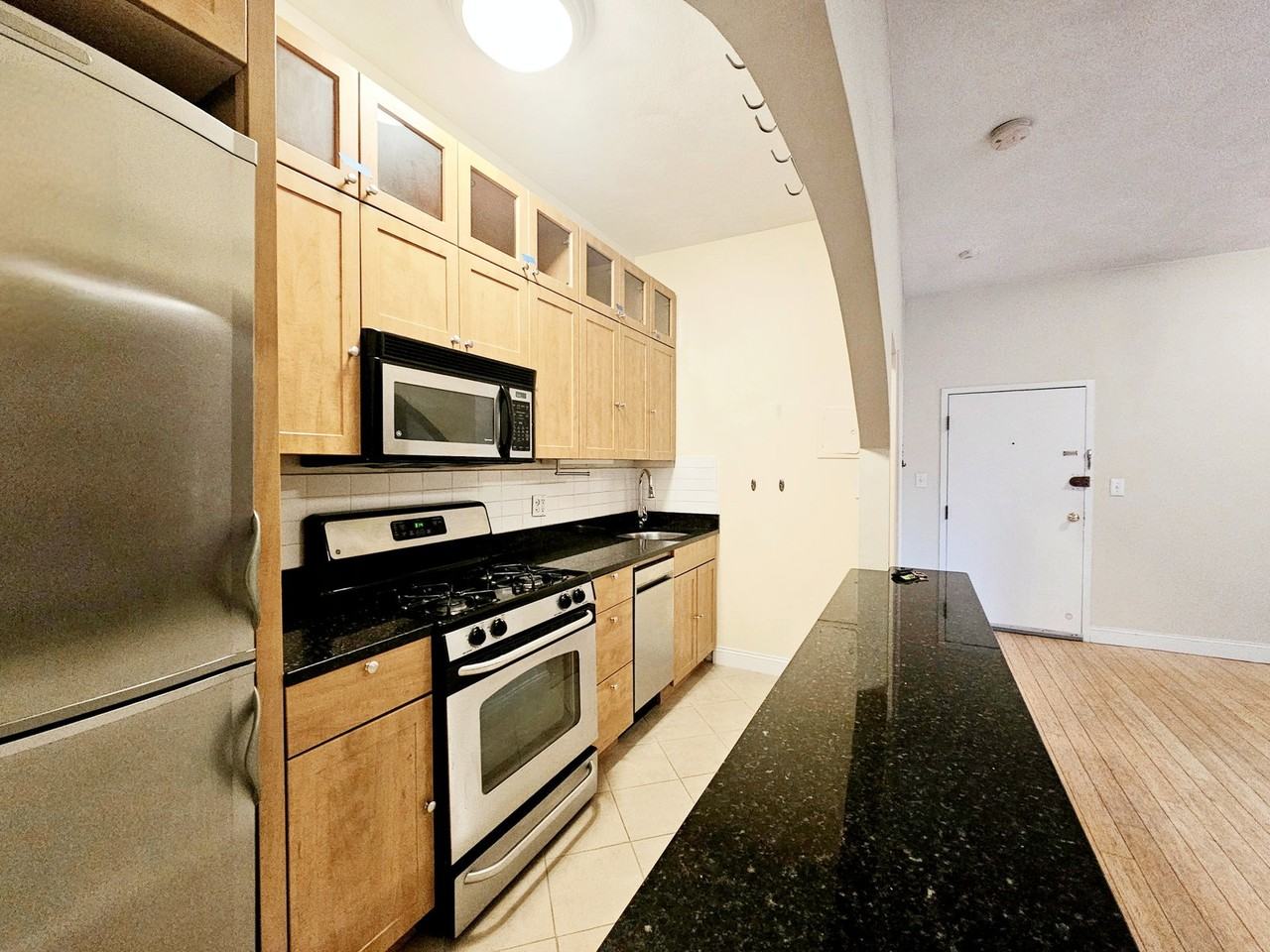 160 Saint Botolph St #8 - Photo 5 of 8