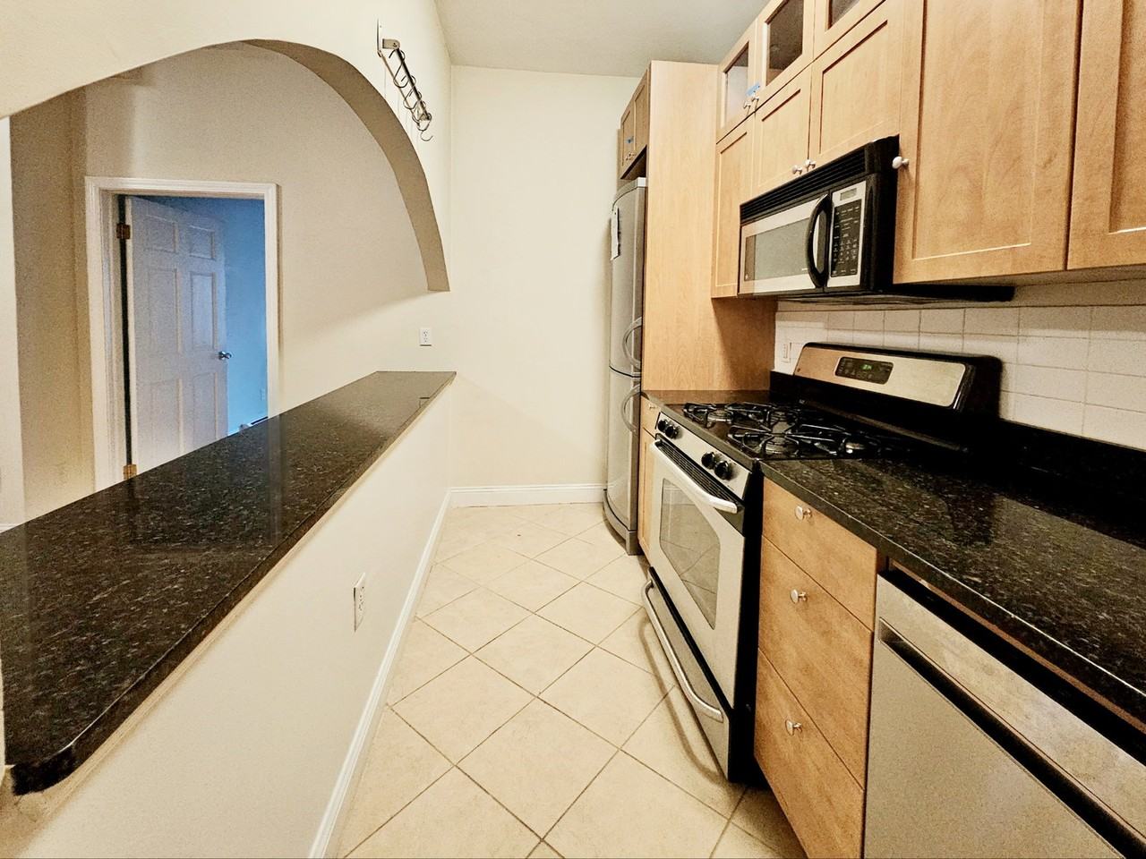 160 Saint Botolph St #8 - Photo 7 of 8