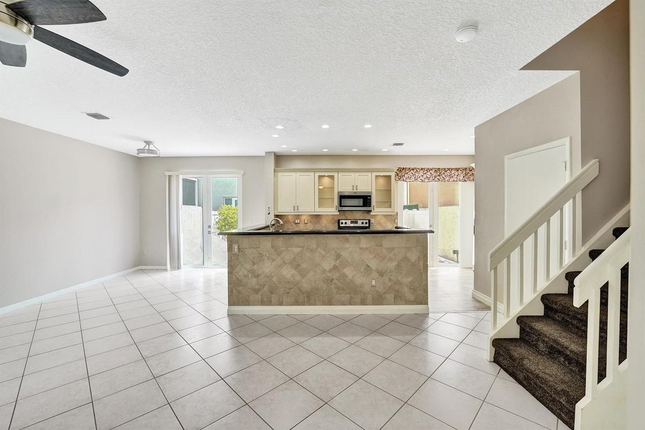 1365 Nw 154th Ln - Photo 3 of 8