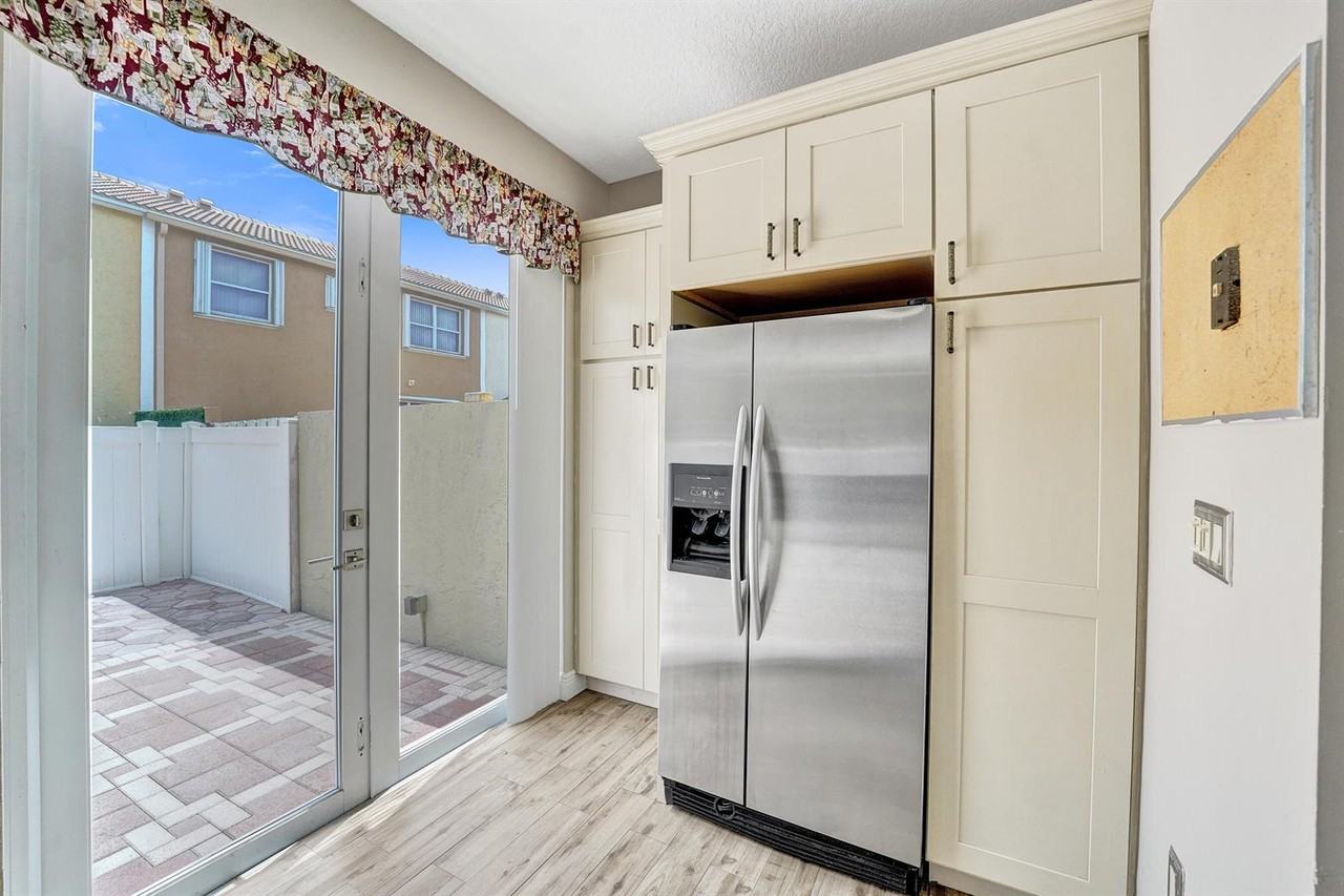 1365 Nw 154th Ln - Photo 5 of 8