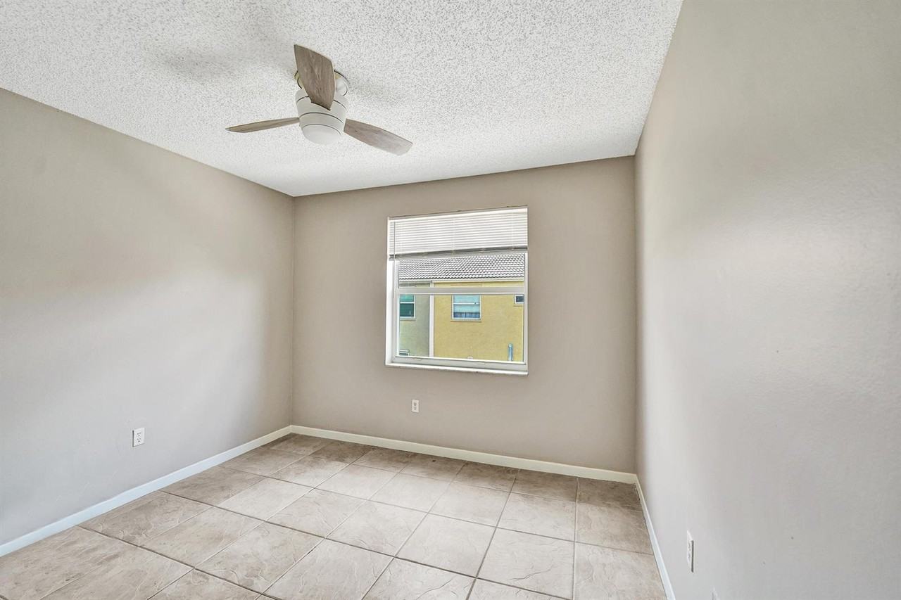 1365 Nw 154th Ln - Photo 6 of 8