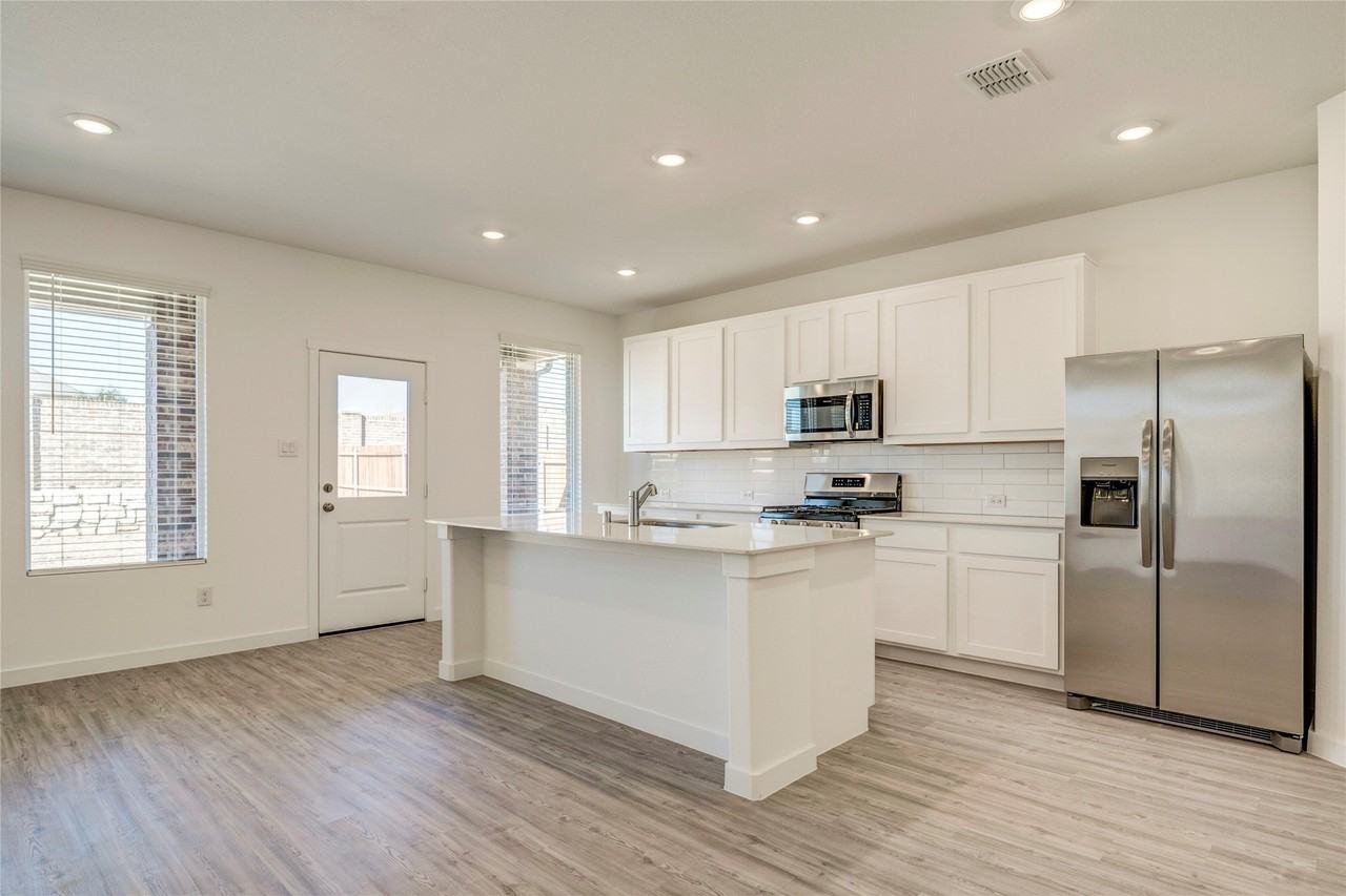 1912 Adams Dr - Photo 2 of 37