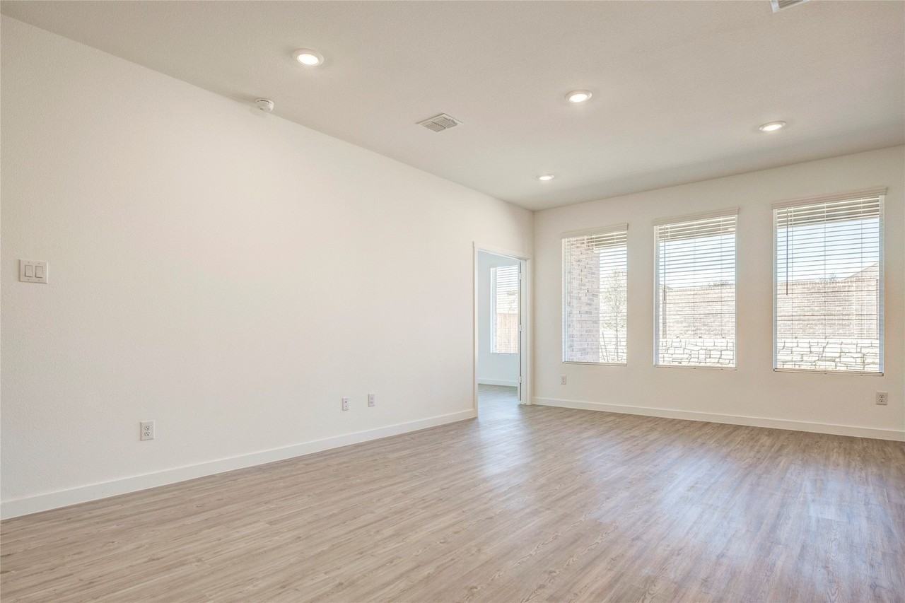 1912 Adams Dr - Photo 3 of 37