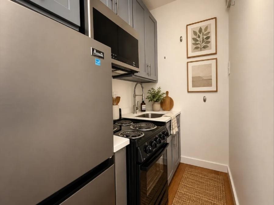 4 W 90th St - Photo 4 of 5