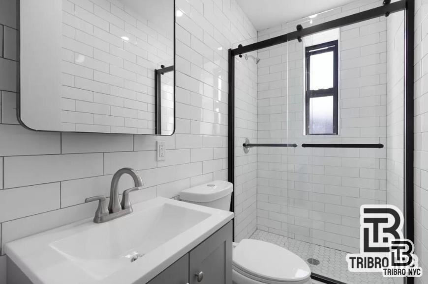 1721 E 8th St - Photo 5 of 5