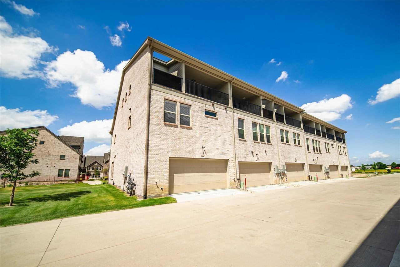 3509 Treasure Dr - Photo 4 of 23