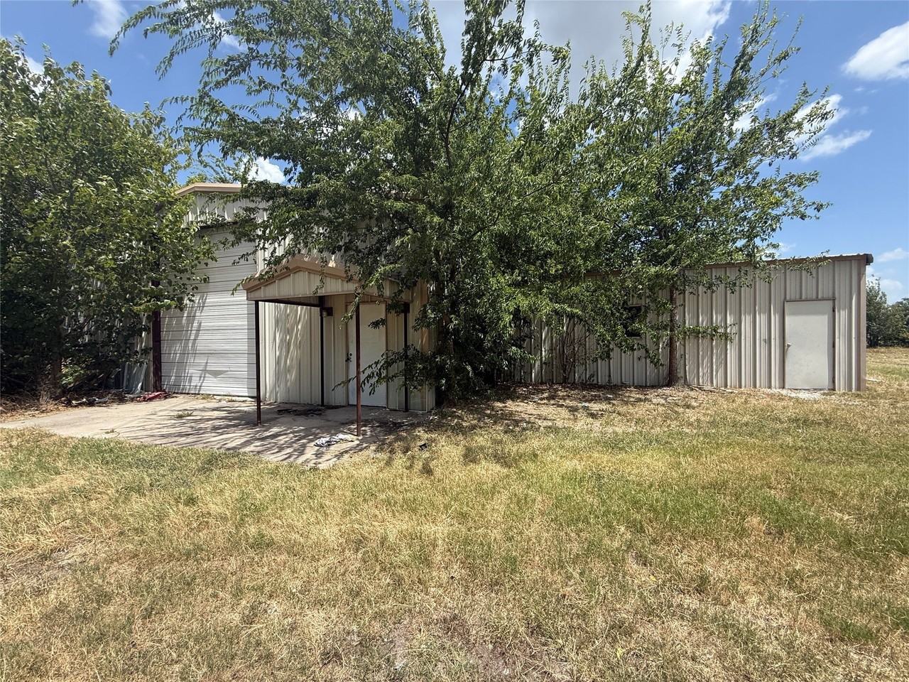 3575 Fm 2101 - Photo 4 of 31