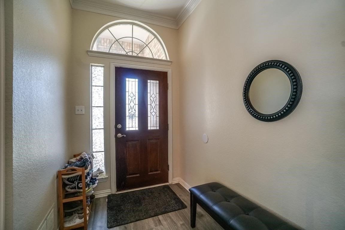 7721 Glenwood Springs Ln - Photo 3 of 33