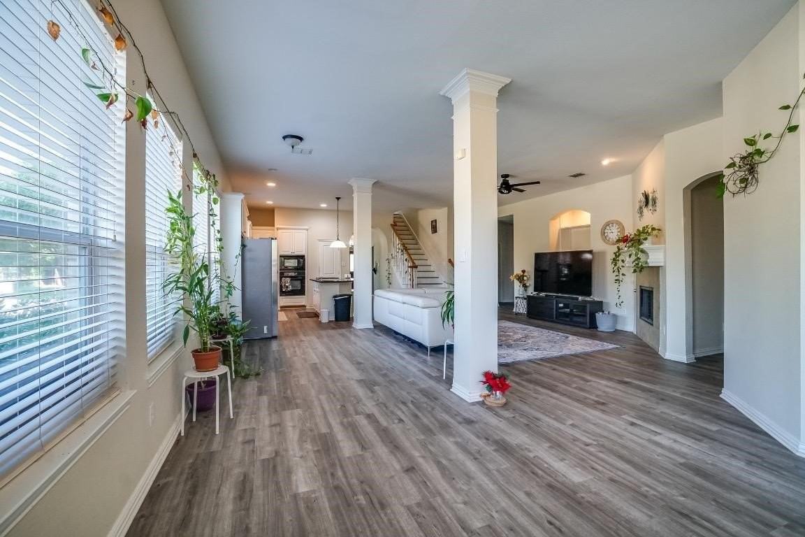 7721 Glenwood Springs Ln - Photo 7 of 33