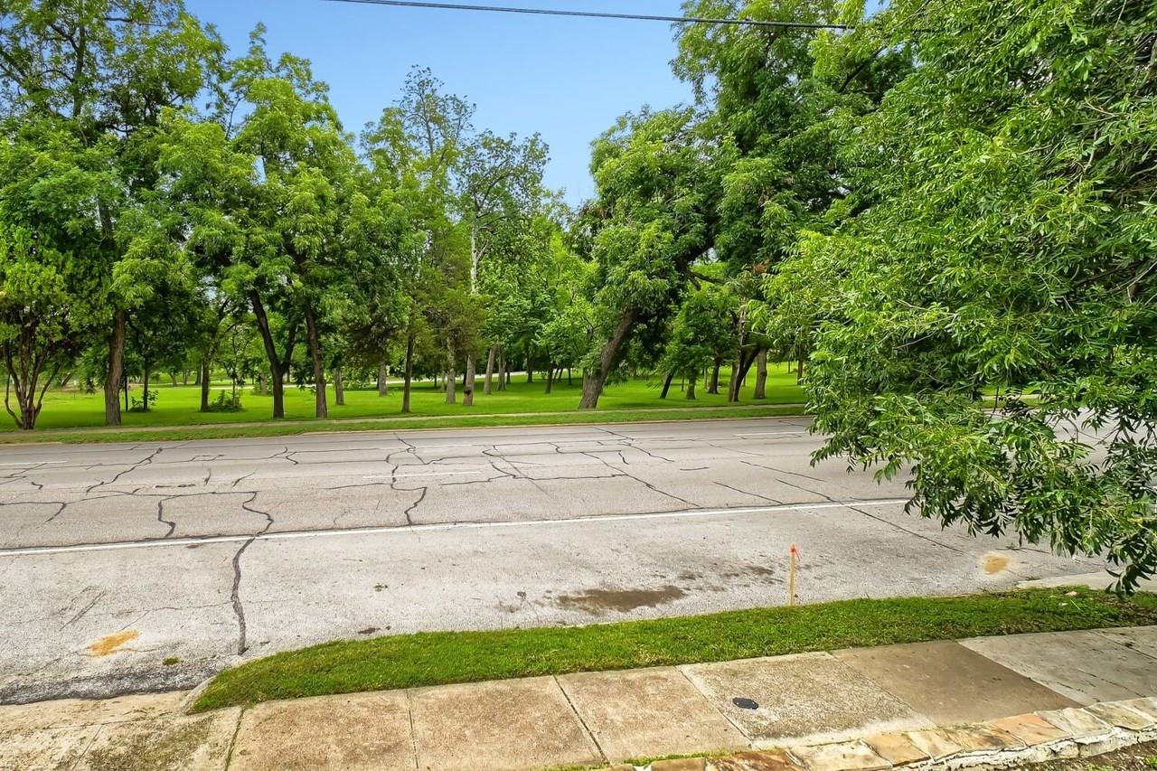 6915 E Grand Ave - Photo 5 of 33