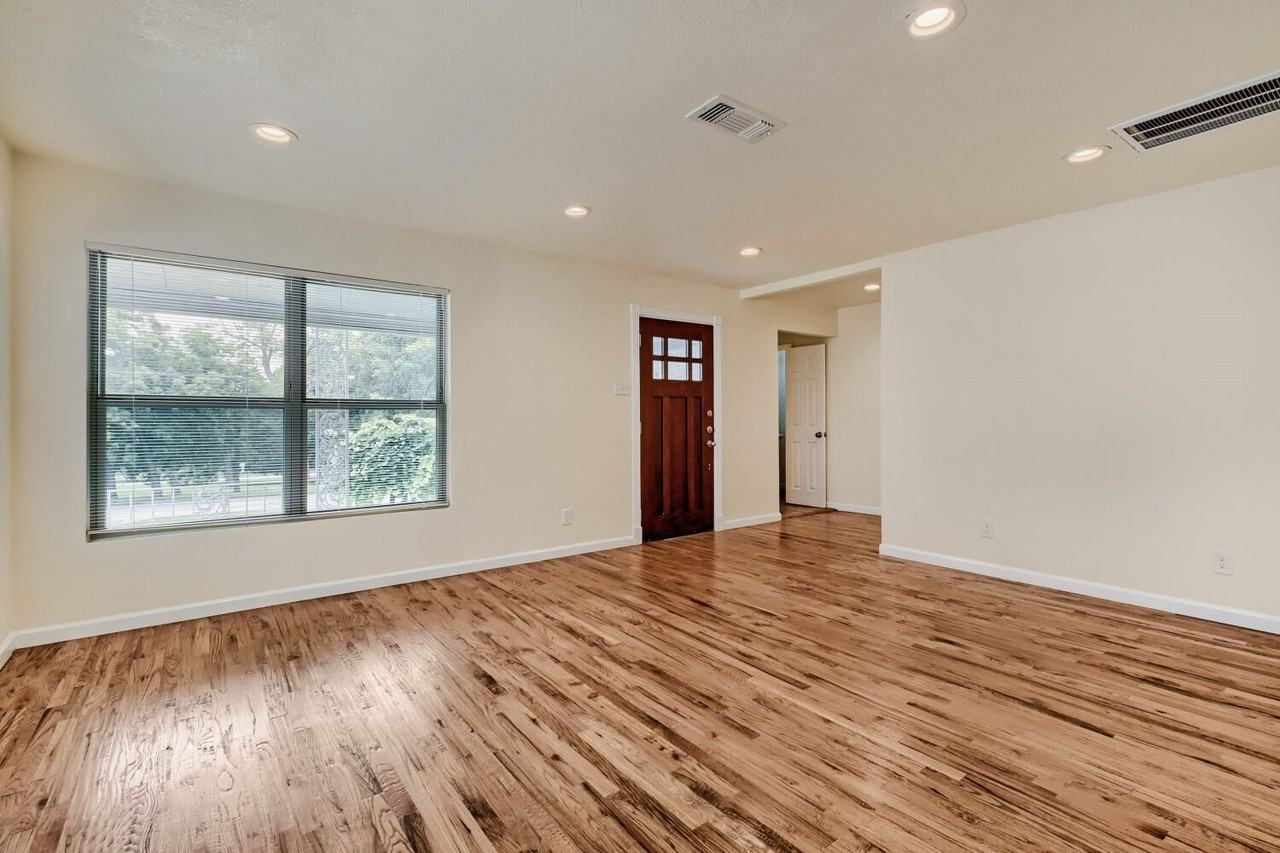 6915 E Grand Ave - Photo 7 of 33