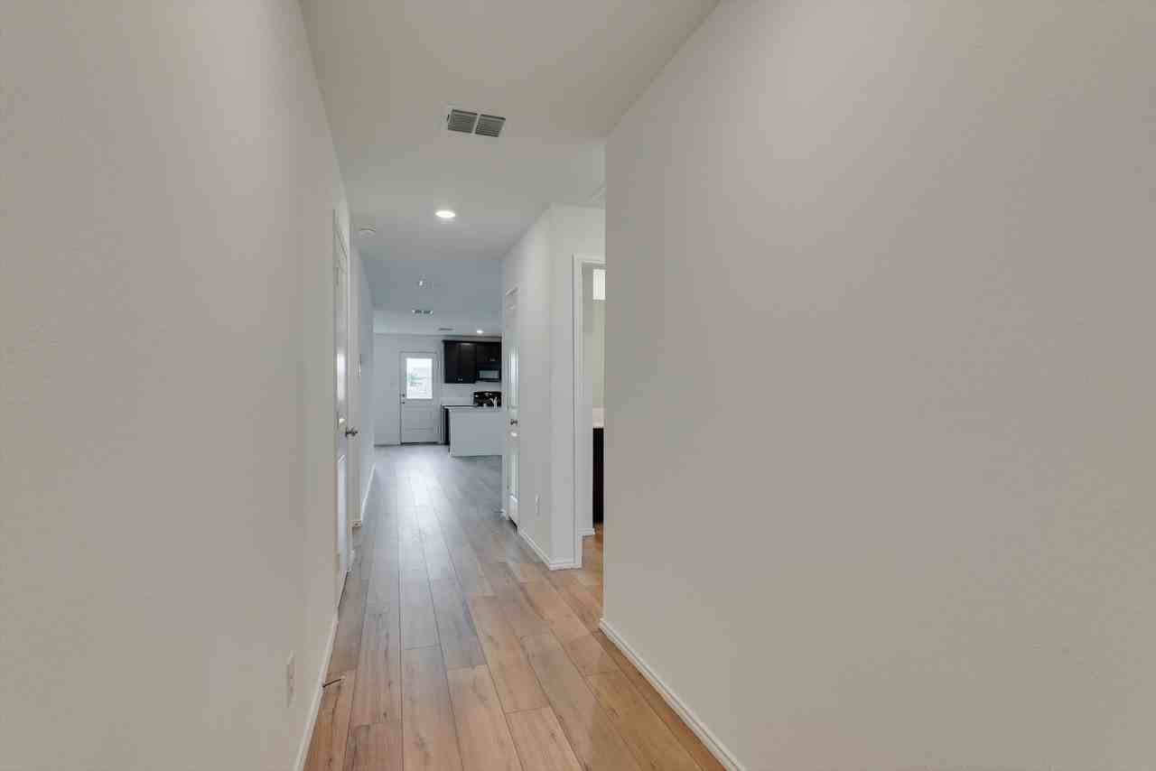 409 Laurenbrooke Dr - Photo 3 of 20