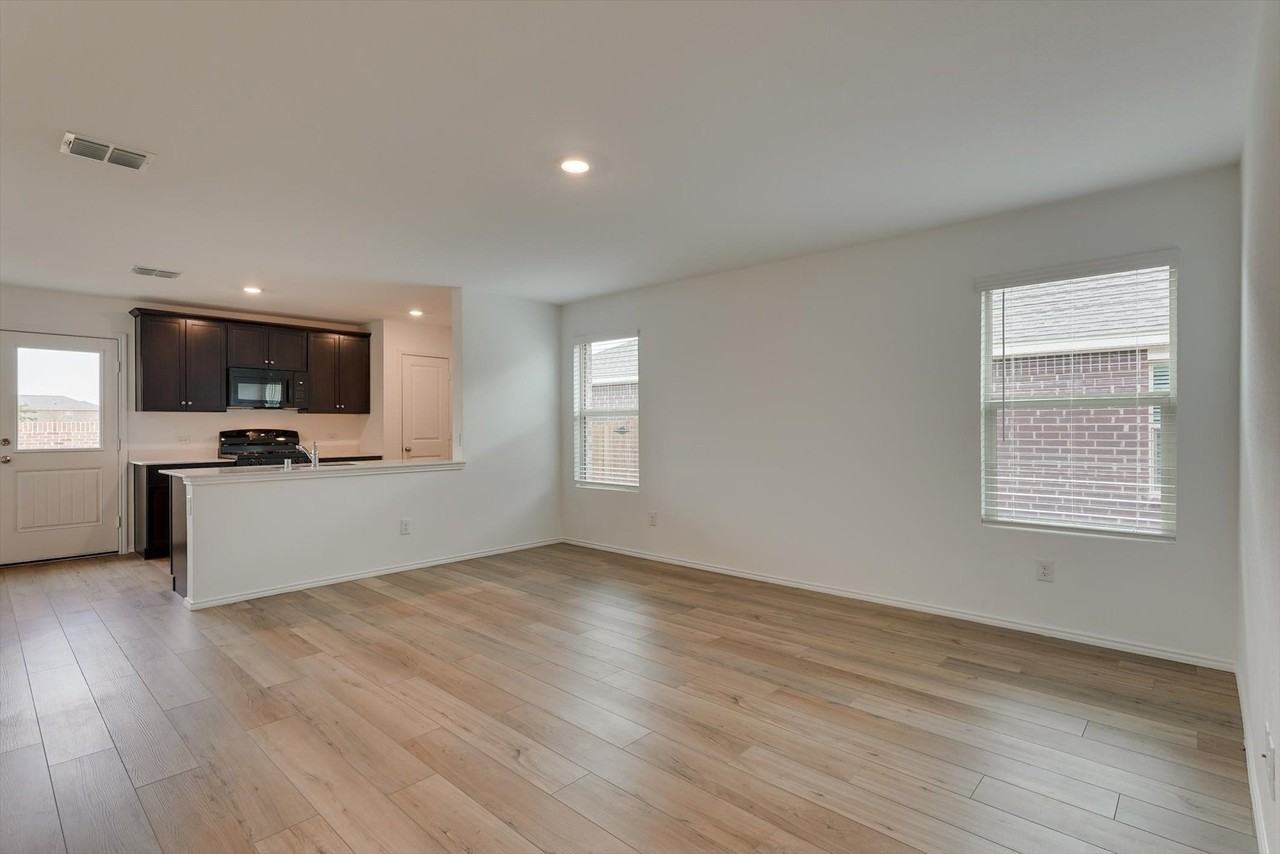 409 Laurenbrooke Dr - Photo 4 of 20