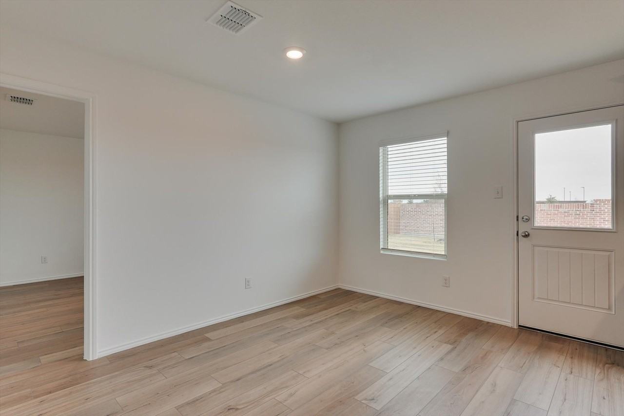 409 Laurenbrooke Dr - Photo 5 of 20