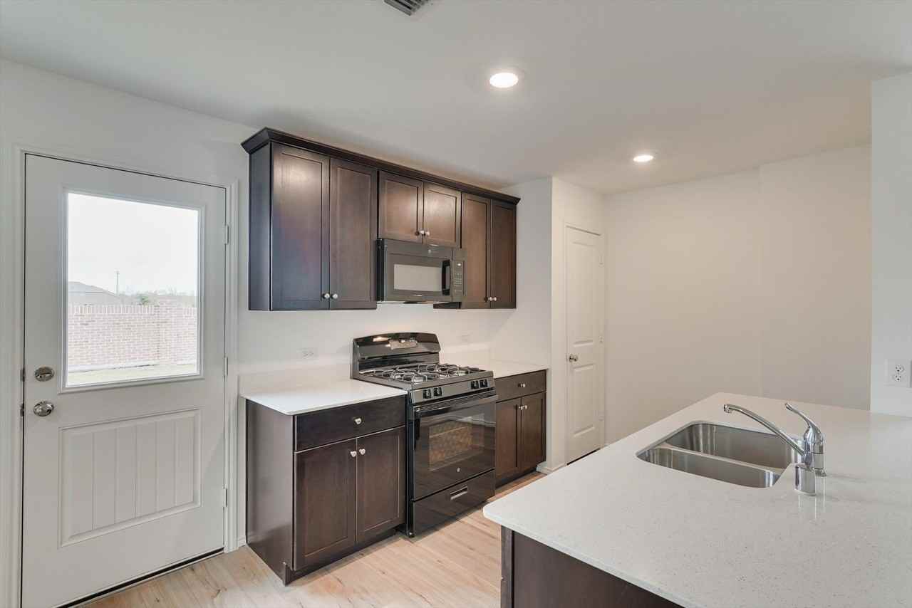 409 Laurenbrooke Dr - Photo 6 of 20
