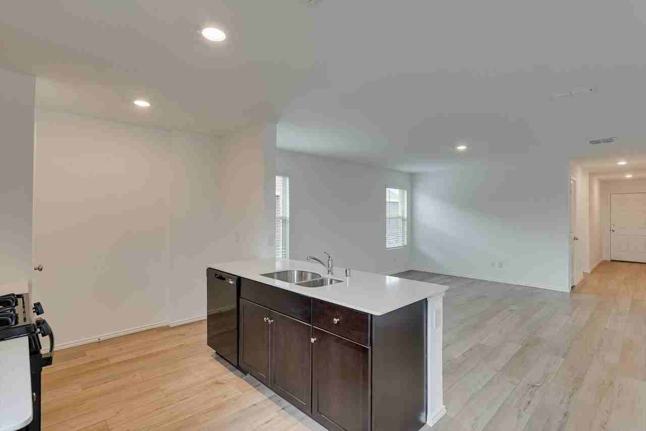 409 Laurenbrooke Dr - Photo 7 of 20
