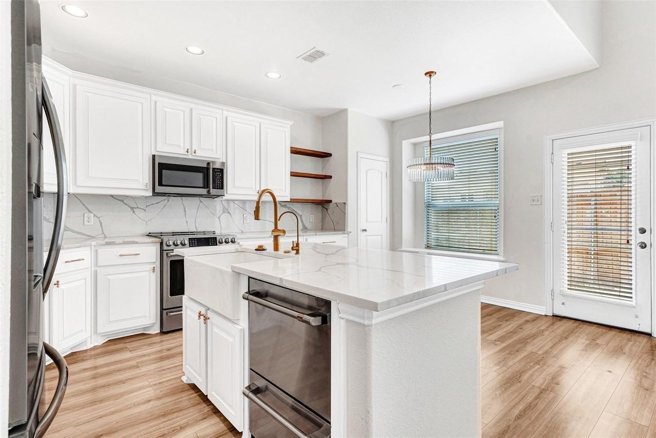 3724 Sicily St - Photo 3 of 27