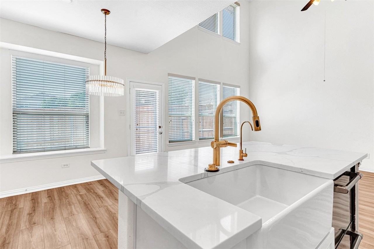 3724 Sicily St - Photo 5 of 27
