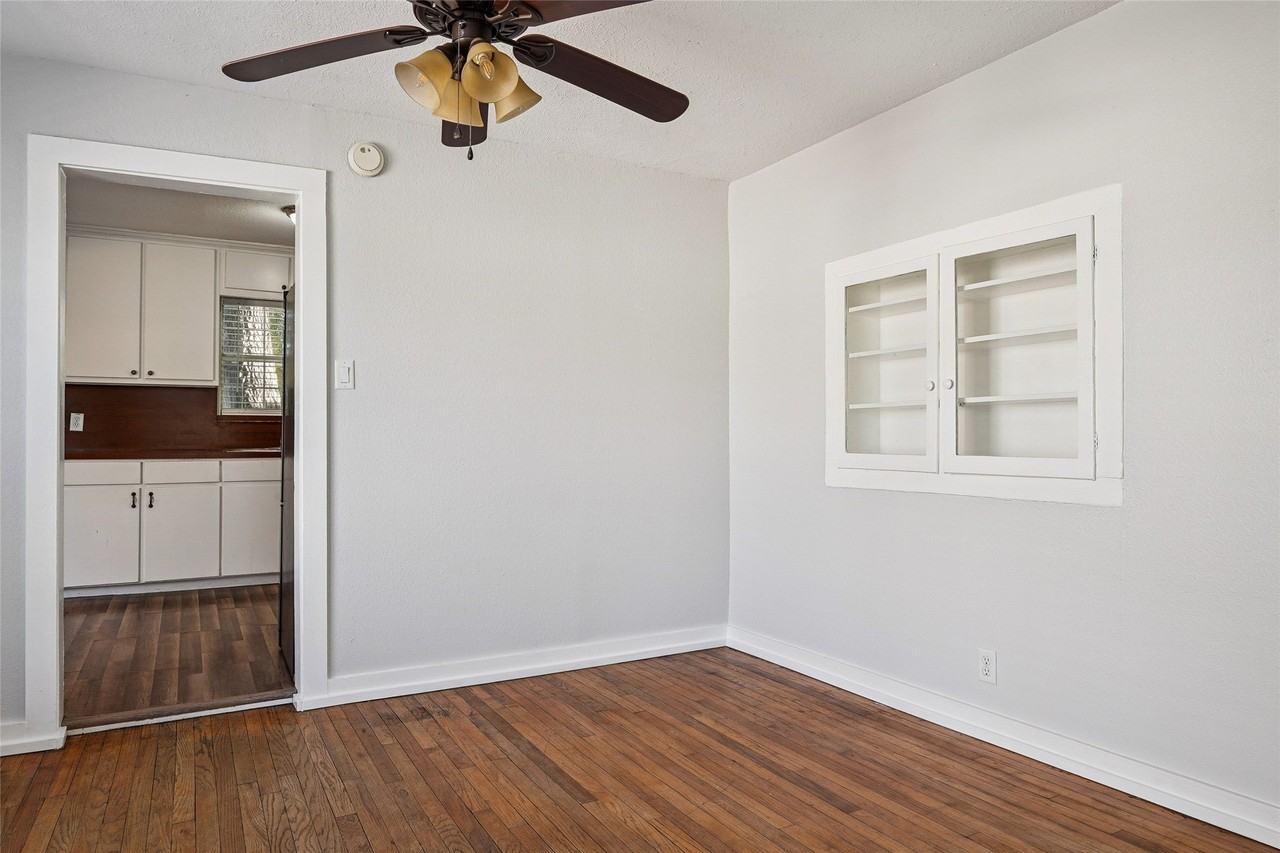 403 Marshall St - Photo 5 of 39