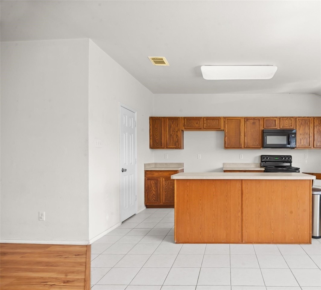 3041 Winding Meadow Trl - Photo 5 of 16
