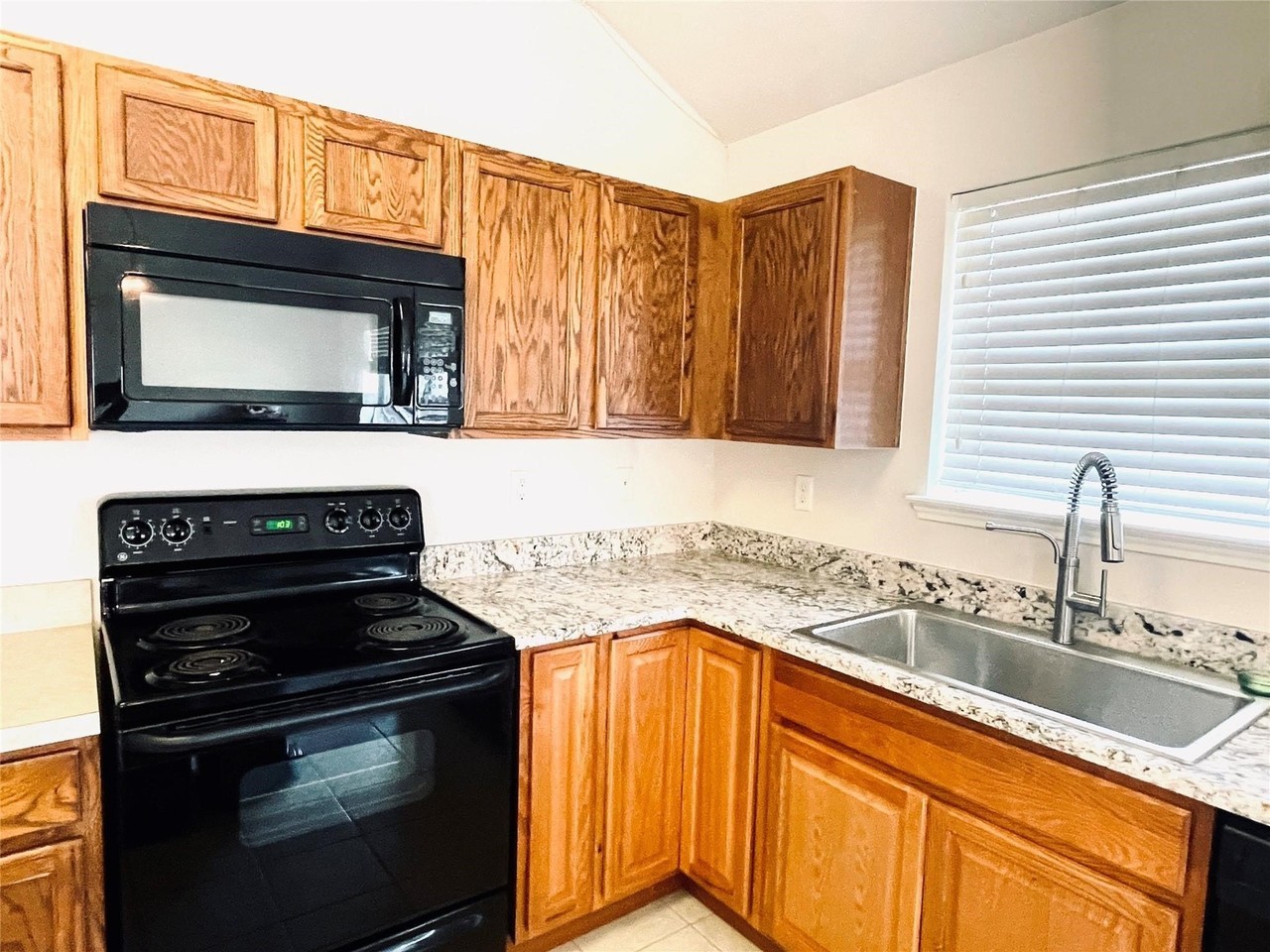 3041 Winding Meadow Trl - Photo 6 of 16