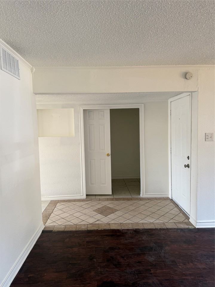 536 Valley Park Dr - Photo 2 of 30