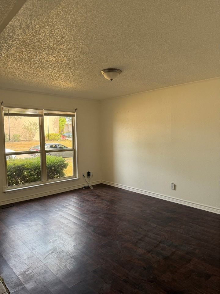 536 Valley Park Dr - Photo 3 of 30