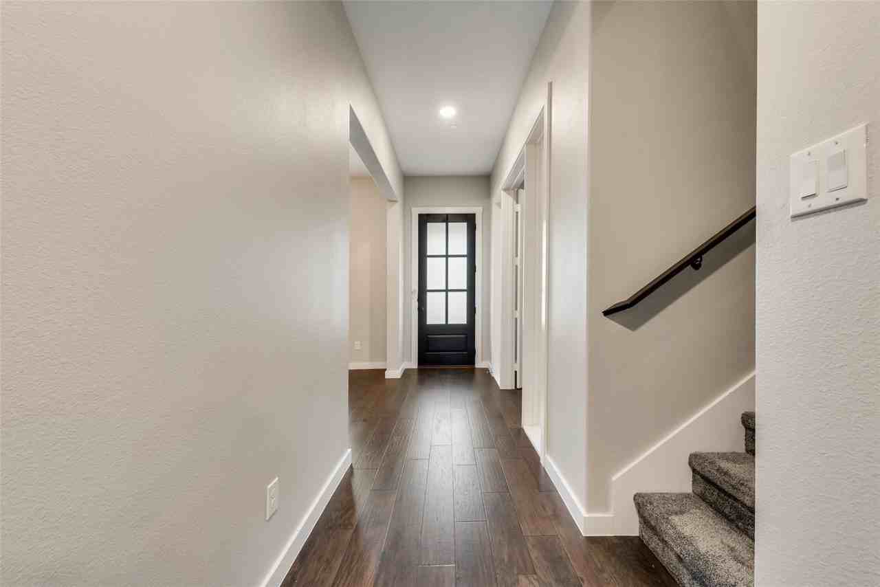8712 Ice House Dr - Photo 3 of 19