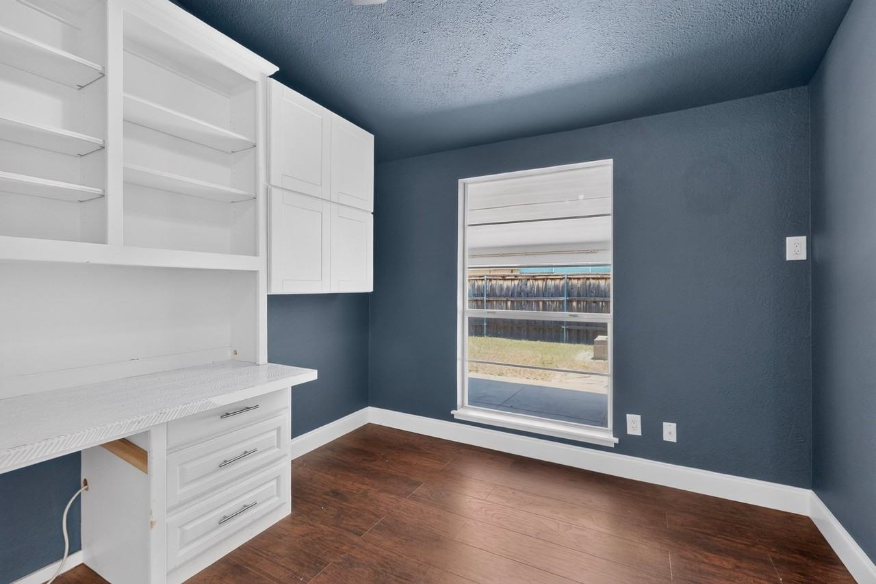 1901 Paxton Dr - Photo 6 of 31