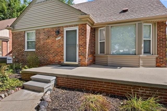 8478 Hazelton St - Photo 3 of 28